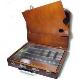 Caja de madera para pinturas con caja interior de metal extraible.